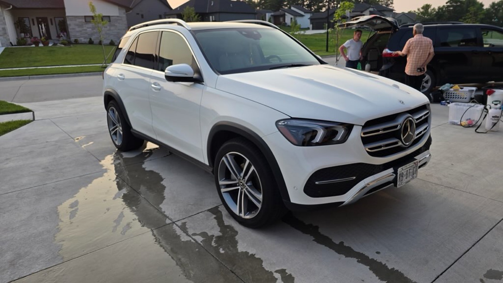 Detailed white Mercedes-Benz GLE